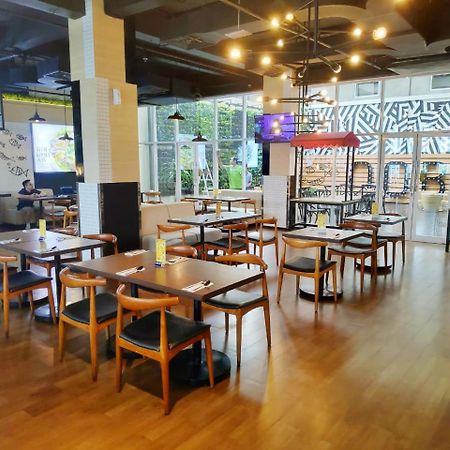 Maxonehotels.Com At Tidar Surabaya Kültér fotó