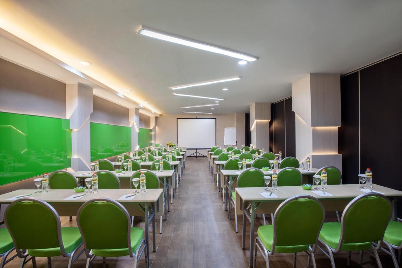 Maxonehotels.Com At Tidar Surabaya Kültér fotó